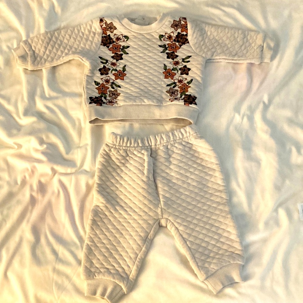PL Baby 6 m quilted outfit. Light wear. Great condition